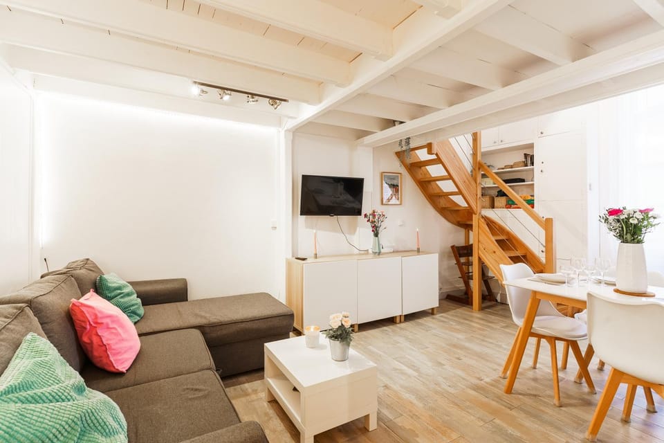 Communal lounge/ TV room, TV and multimedia, Living room, Seating area, Dining area