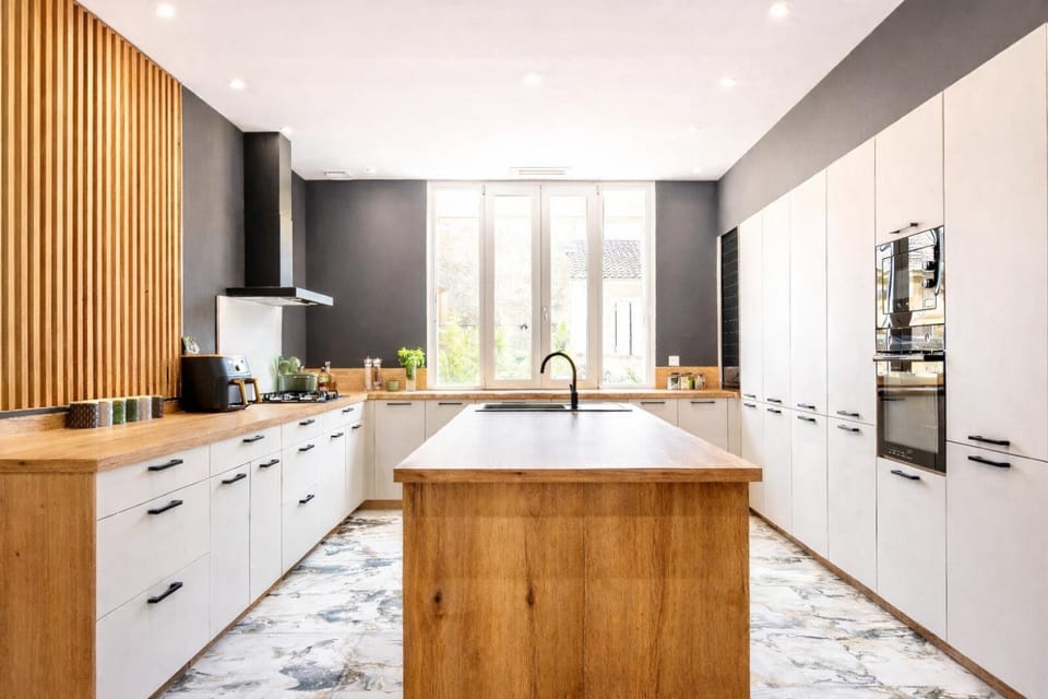 Coffee/tea facilities, Communal kitchen, dishwasher, microwave, oven, toaster, kitchen