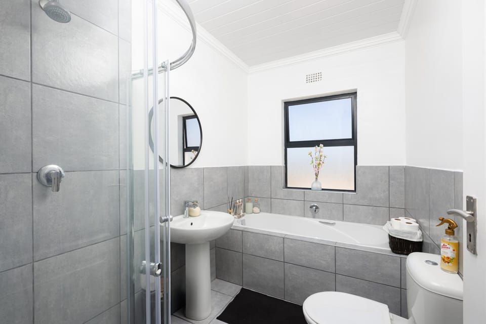 Shower, Toilet, Bathroom, Bath, towels