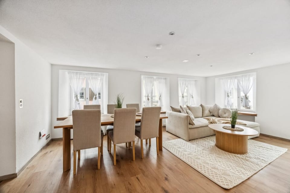 Living room, Seating area, Dining area, Food