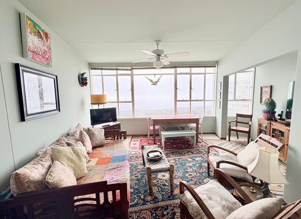 Communal lounge/ TV room, Living room, Seating area, Evening entertainment