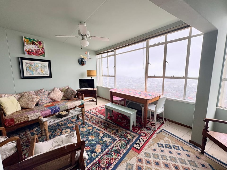 Communal lounge/ TV room, Living room, Seating area, Dining area, Evening entertainment