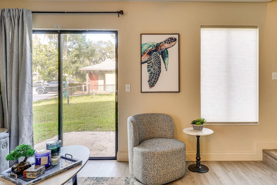 2 Mi to UF Campus: Modern Condo w/ Pool Access! House in Gainesville