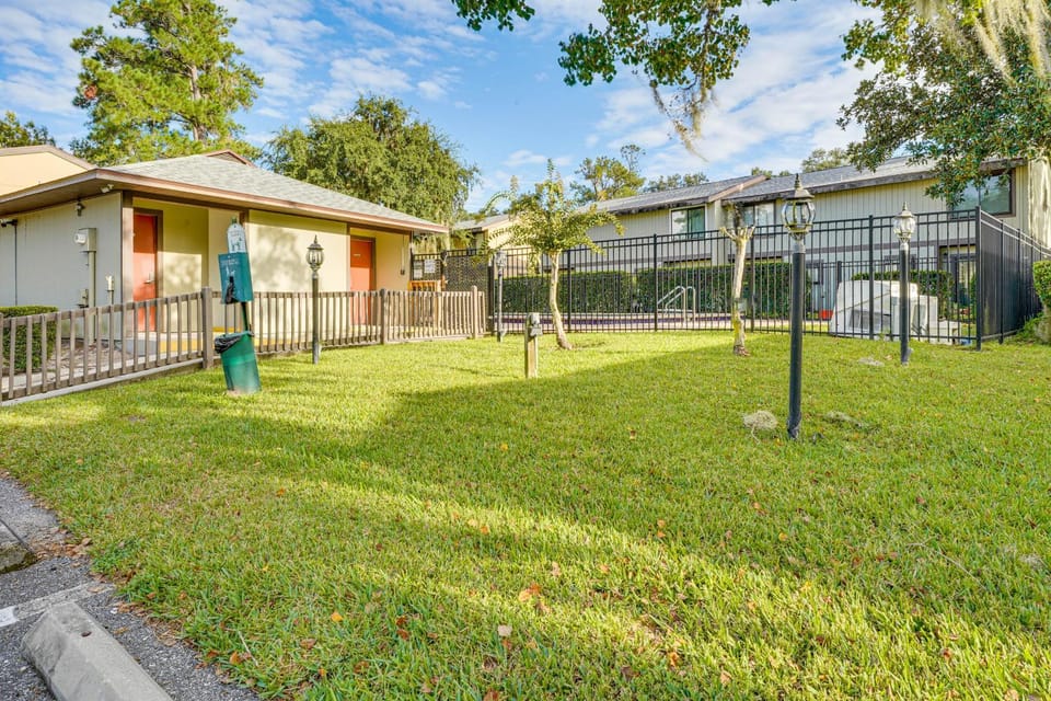 2 Mi to UF Campus: Modern Condo w/ Pool Access! House in Gainesville