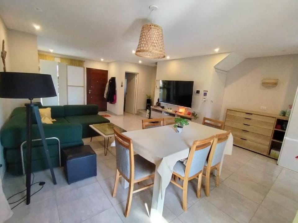 Communal lounge/ TV room, TV and multimedia, Living room, Dining area