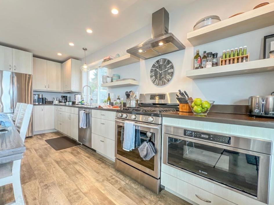 Driftwood Dreams Mt & water views, guest favorite House in Lummi Island