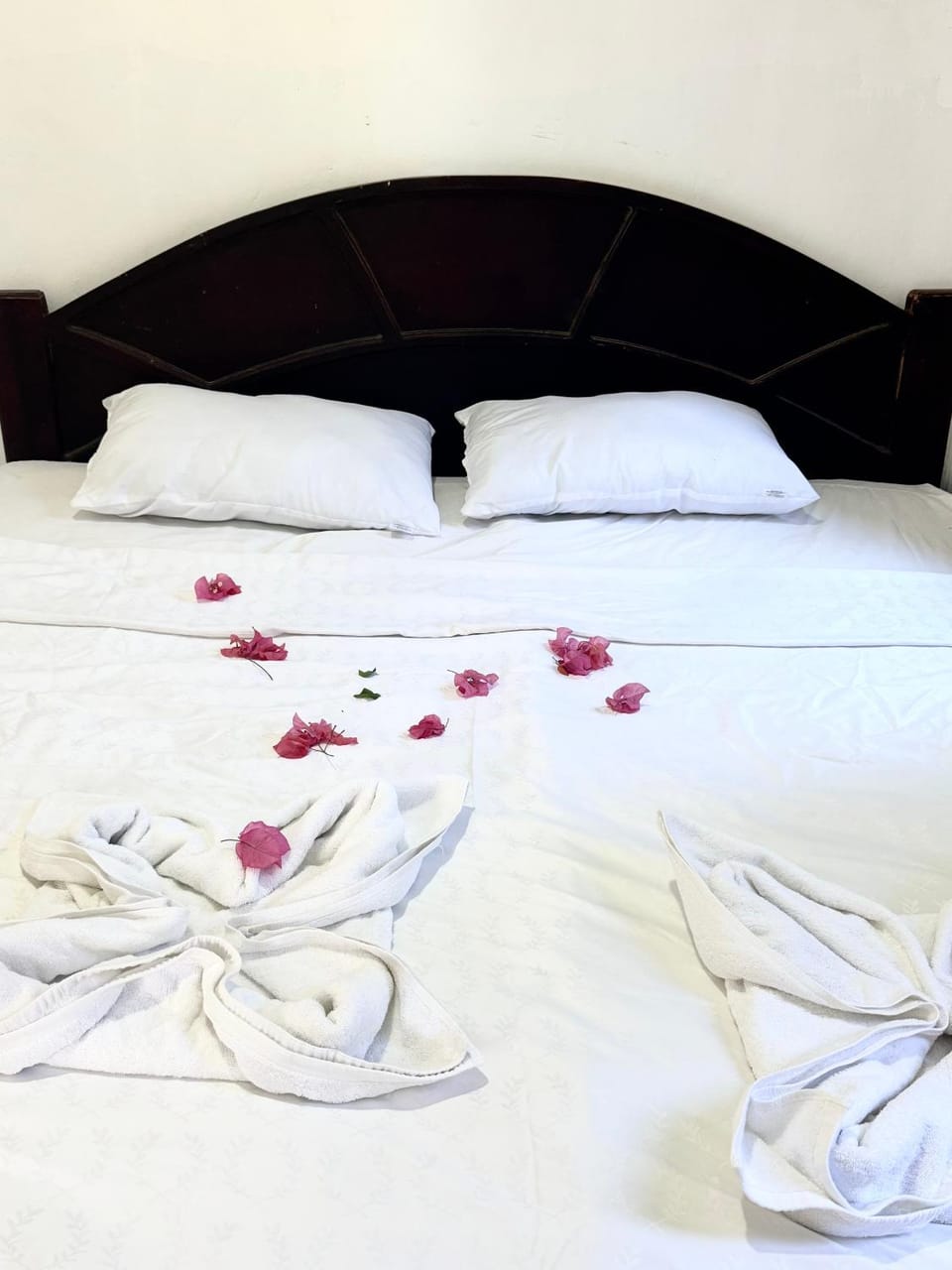 Bed, towels