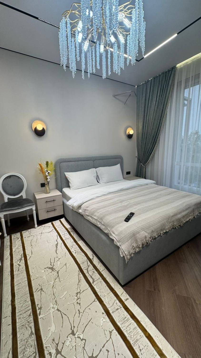 DeLuXe CLASS HOME - VIP CLASS Апартаменты в Центре Города Apartment in Almaty