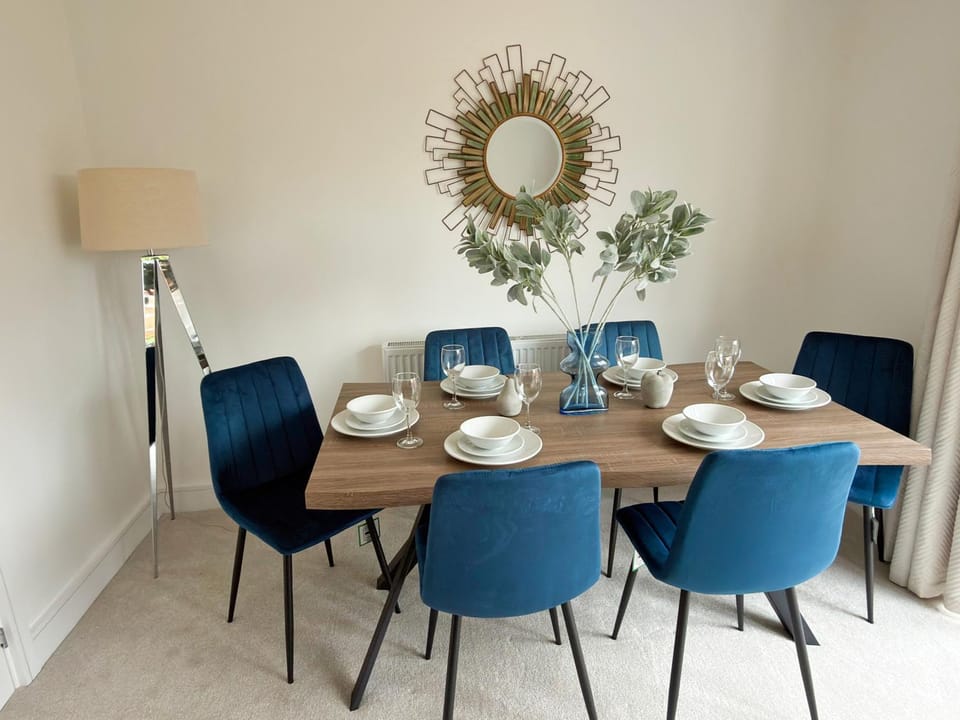 Living room, Seating area, Dining area