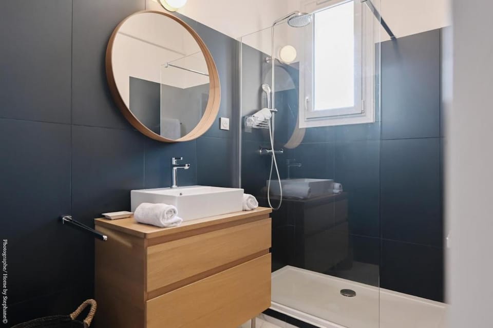 2 Balconies & 2 Bedrooms, Between Panier & Vieux-Port Apartment in Marseille