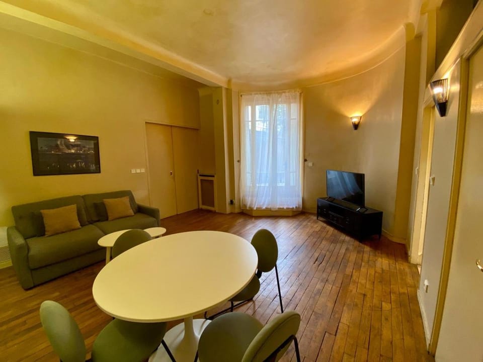 Brune - Appartement Paris 14e 4P Apartment in Paris