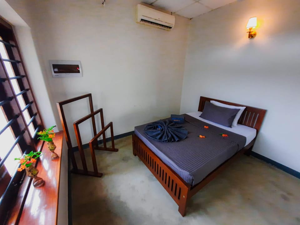 Bed, Photo of the whole room, Bedroom, air conditioner