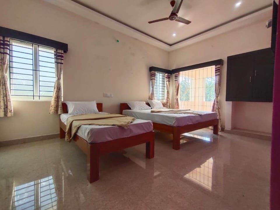 Bed, Photo of the whole room, Bedroom, fireplace