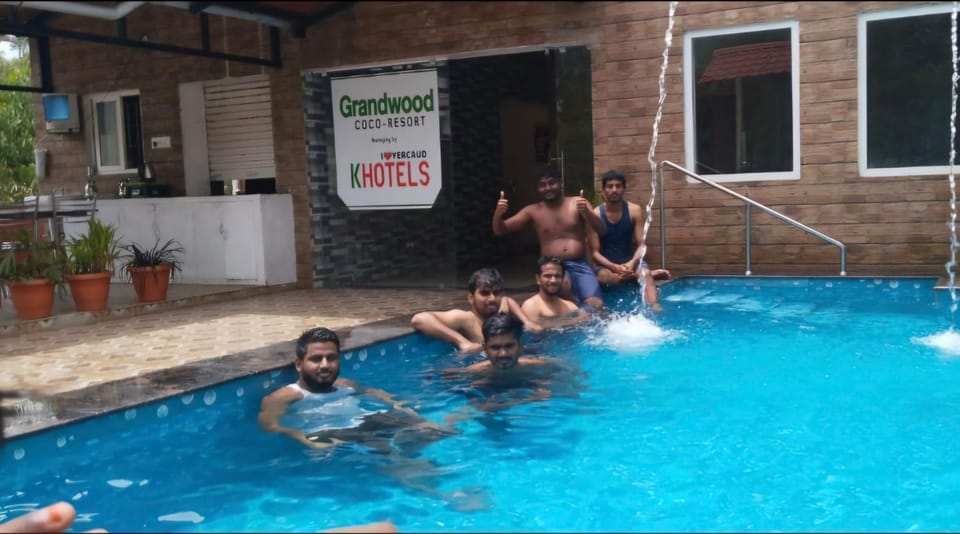 Day, People, Pool view, Swimming pool, children, group of guests