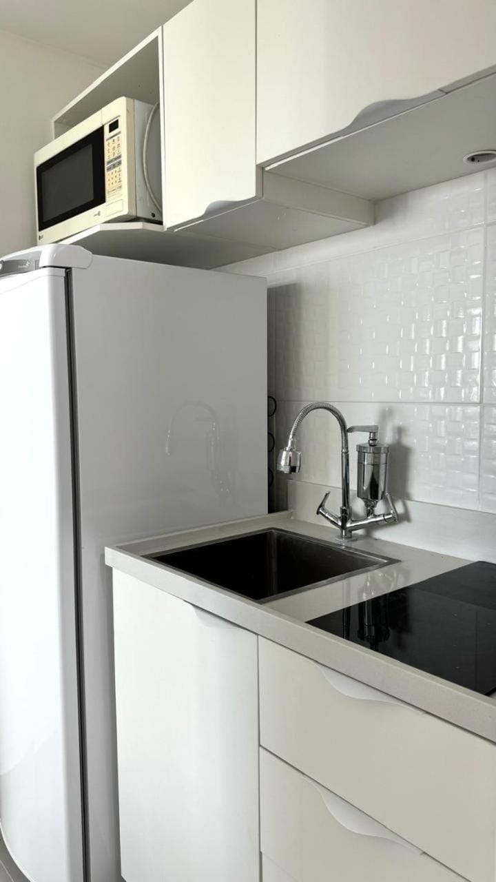 Kitchen or kitchenette, minibar, oven, stove