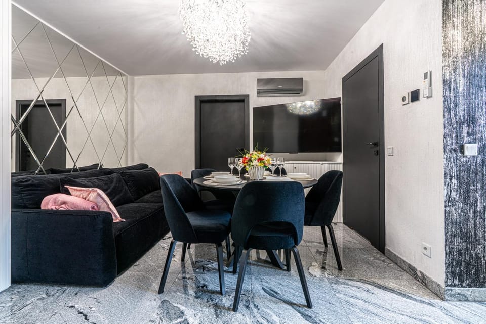 Kitchen or kitchenette, Living room, Seating area, Dining area, air conditioner