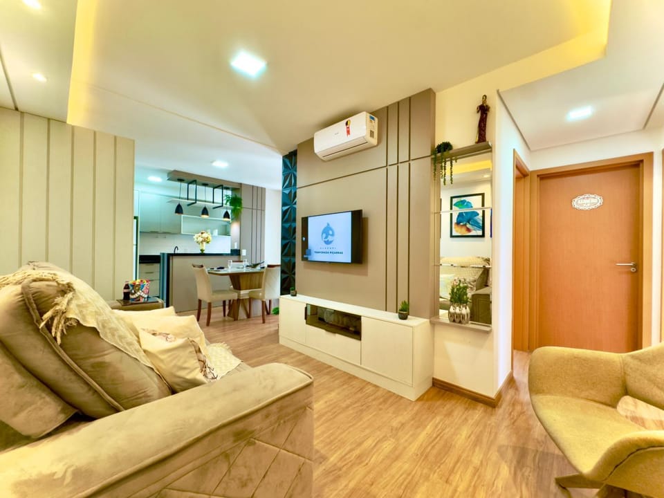 Communal lounge/ TV room, TV and multimedia, Living room, Seating area, air conditioner