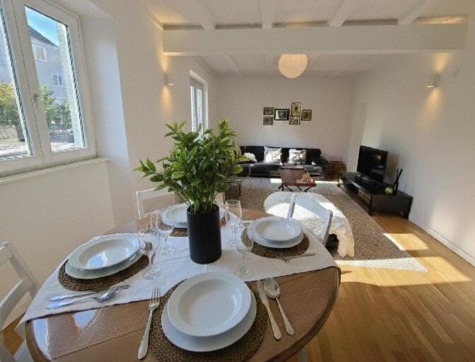 Living room, Dining area