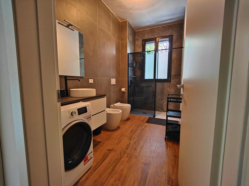 Shower, Toilet, Bathroom, washing machine, dryer