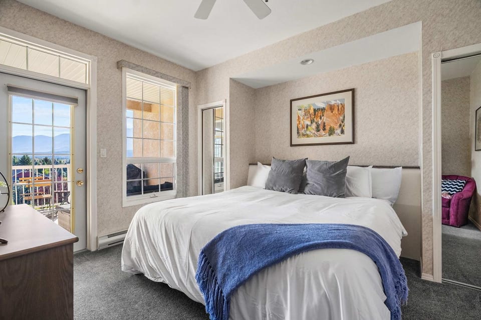 The Pinnacle in Fairmont 1BR Condo Near Hot Springs Apartment in British Columbia