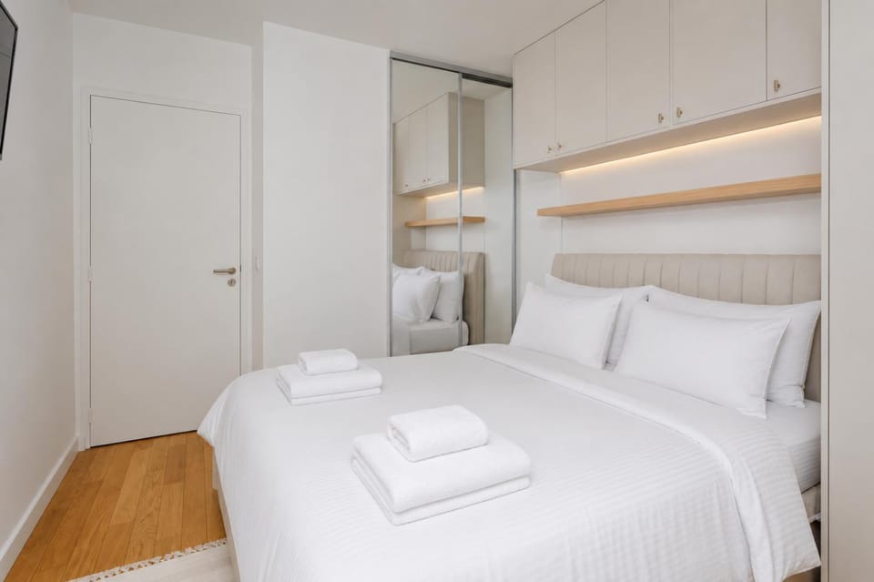 Le Perchoir Design, Comfort & Eiffel View Apartment in Paris