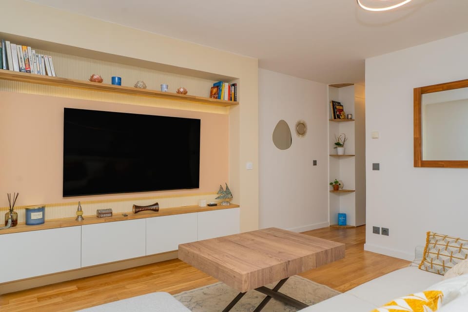 Le Perchoir Design, Comfort & Eiffel View Apartment in Paris