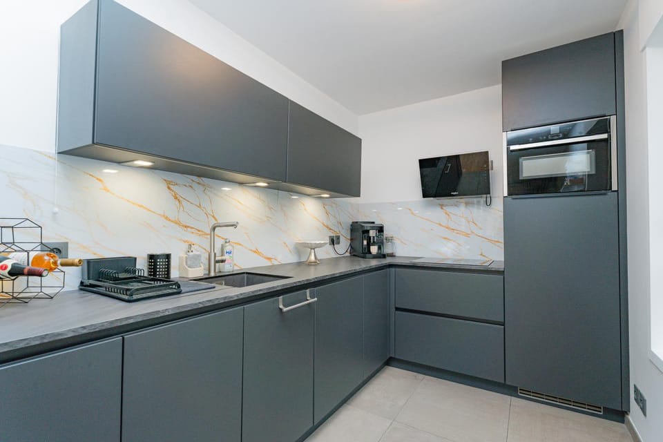 Le Perchoir Design, Comfort & Eiffel View Apartment in Paris