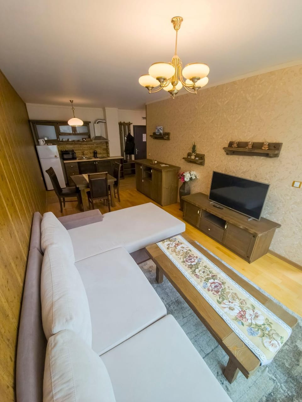 TV and multimedia, Kitchen or kitchenette, Living room, Seating area