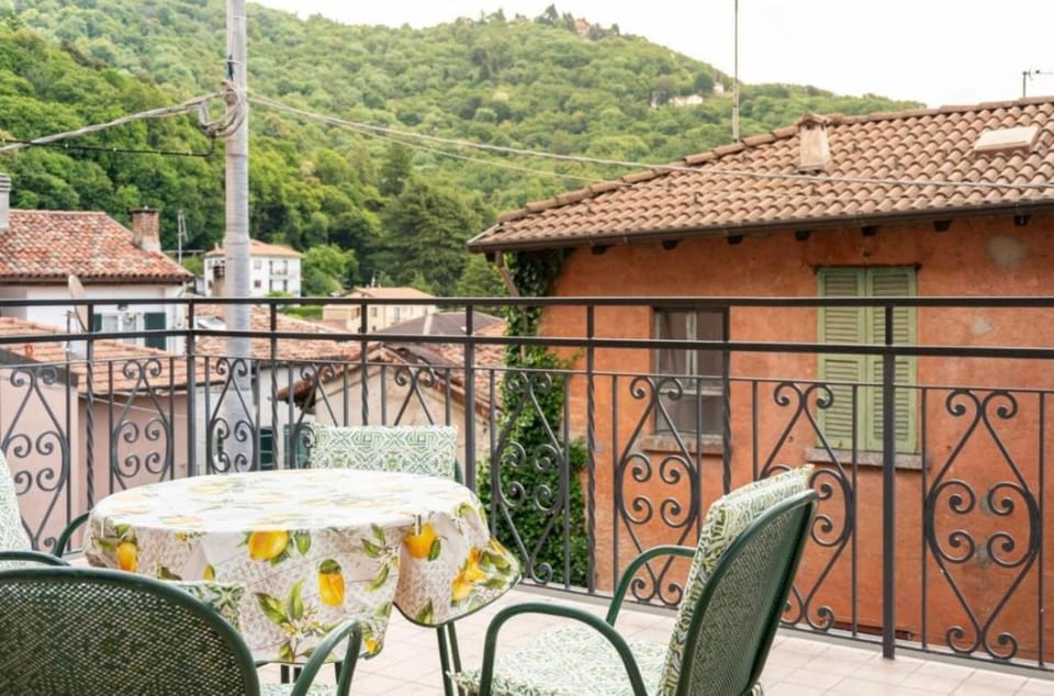 Patio, Balcony/Terrace, Dining area, Mountain view