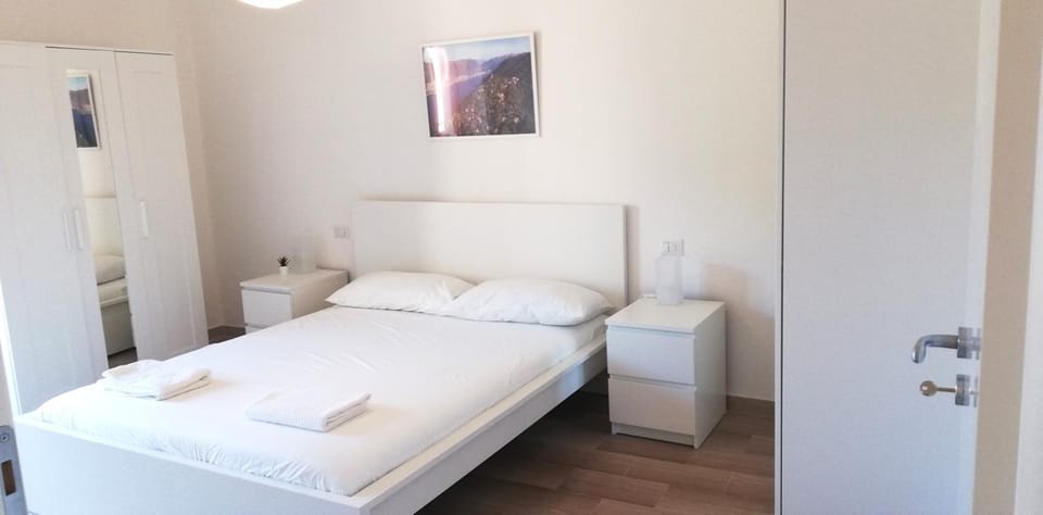 Bed, Photo of the whole room, Bedroom, towels, wardrobe