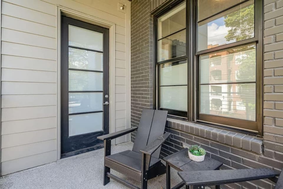 The Acklen-Private Balcony-4 Mins to Broadway House in Nashville