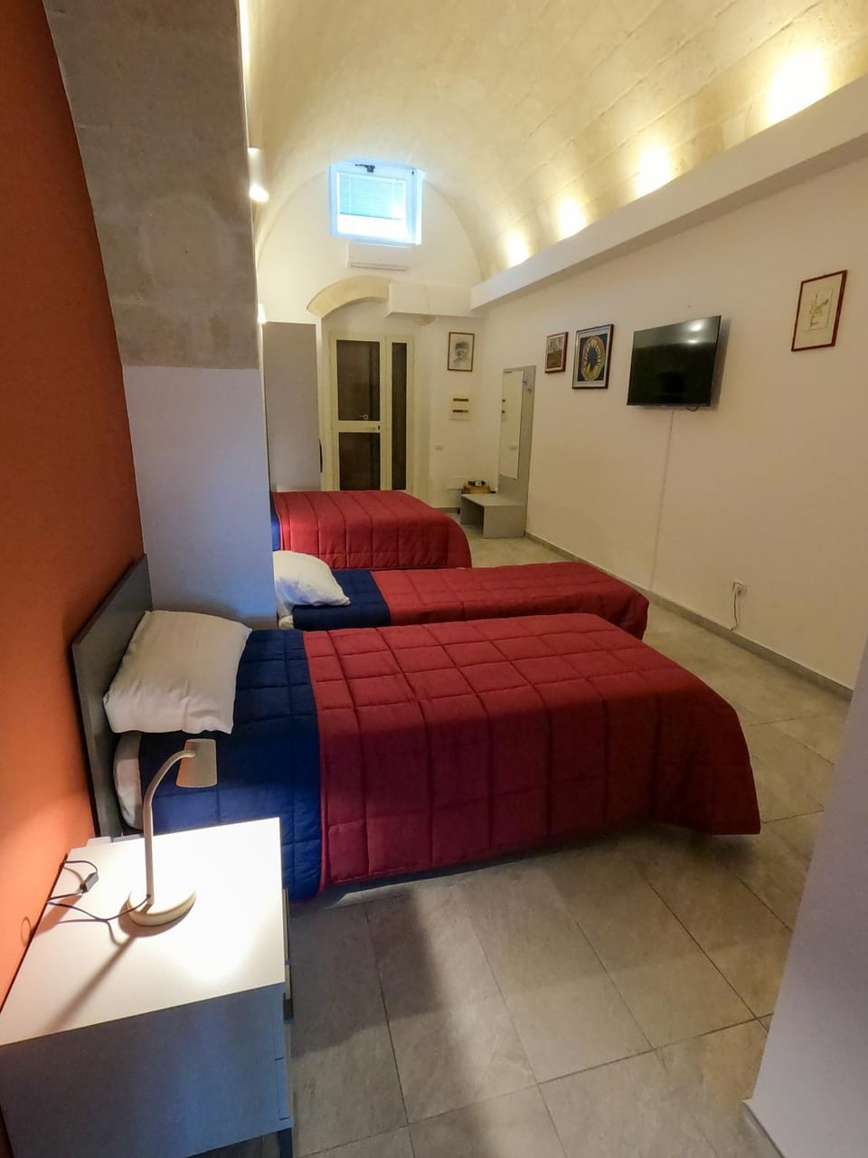 Communal lounge/ TV room, Bed, TV and multimedia, Photo of the whole room, Evening entertainment, Bedroom