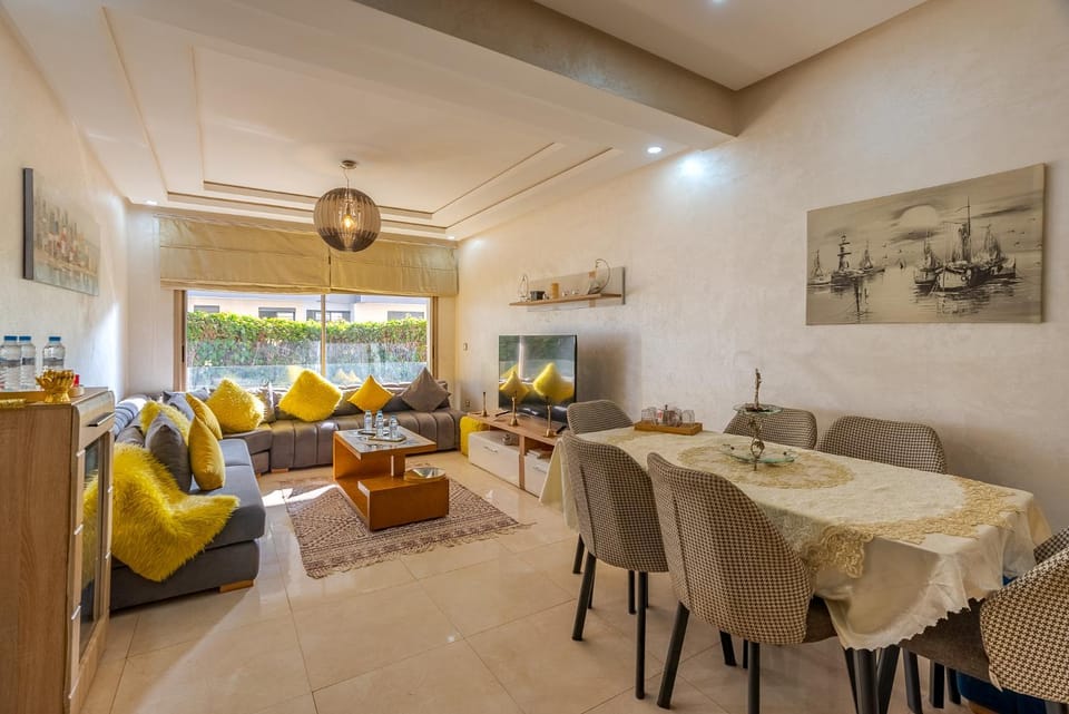 Communal lounge/ TV room, Living room, Seating area