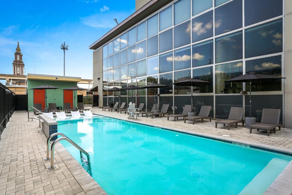 Pool view, Swimming pool, sunbed