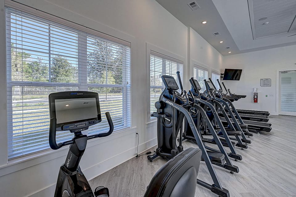 Lake View 2BR 2BA Suite Nr DWTN & NAS w POOL & Gym Apartment in Jacksonville