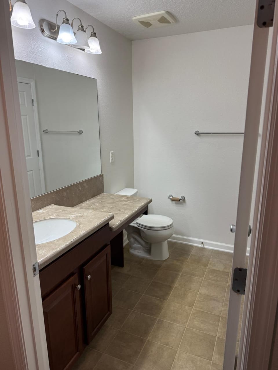 Lake View 2BR 2BA Suite Nr DWTN & NAS w POOL & Gym Apartment in Jacksonville