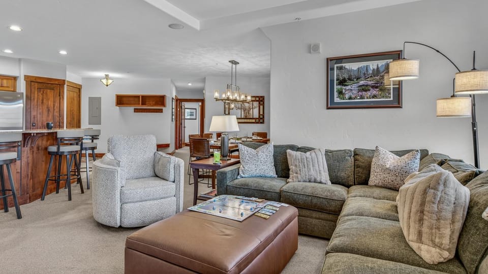 Living room, Seating area, furniture
