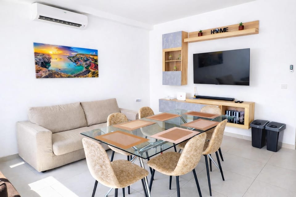 TV and multimedia, Living room, Dining area, air conditioner