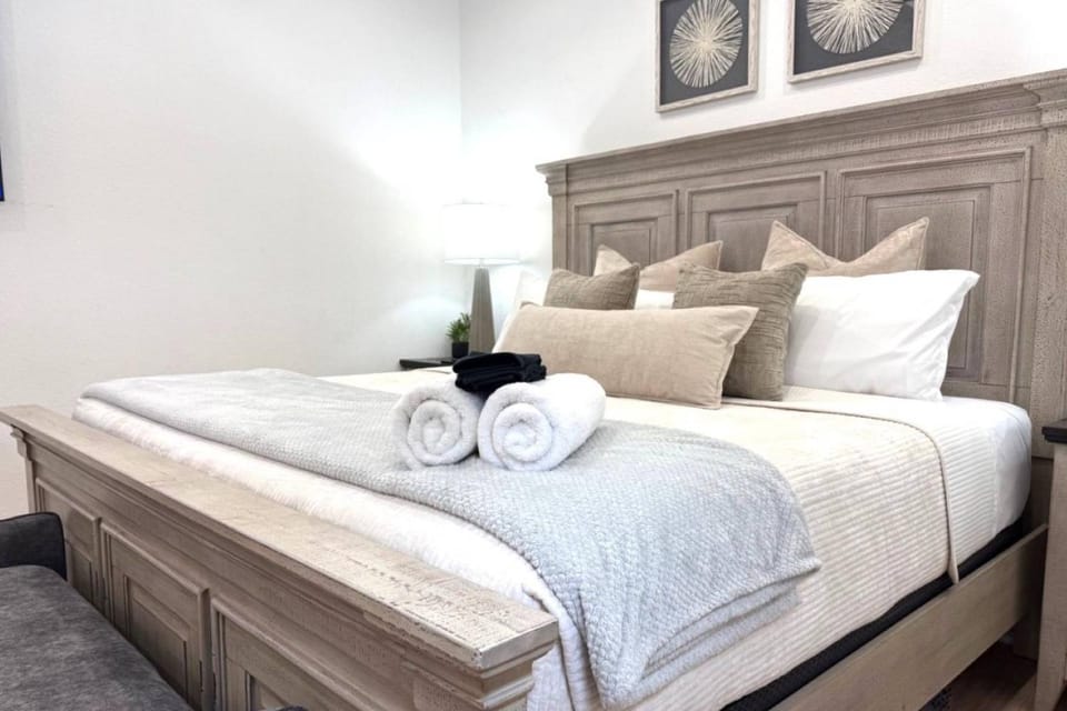 Midtown Retreat - Left Unit House in Tampa