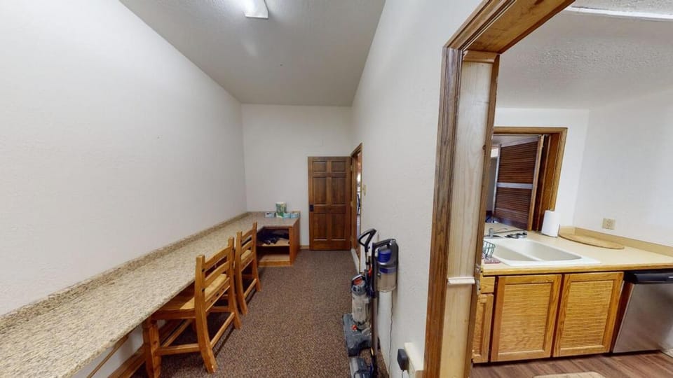 Royal Vista III Pool-Spa Ski-in out Gym, Sauna, Laundry, BBQ Apartment in Brian Head