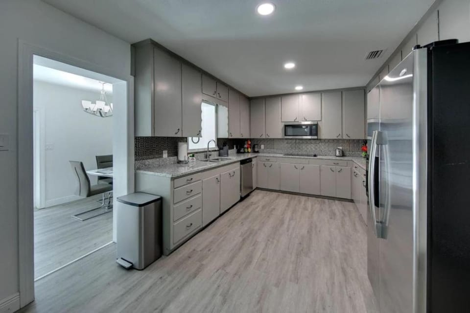 Kitchen or kitchenette, dishwasher, oven, pet friendly, stove