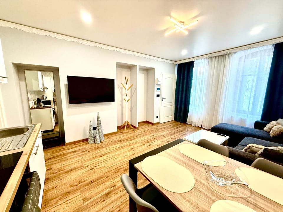 Communal lounge/ TV room, TV and multimedia, Kitchen or kitchenette, Living room