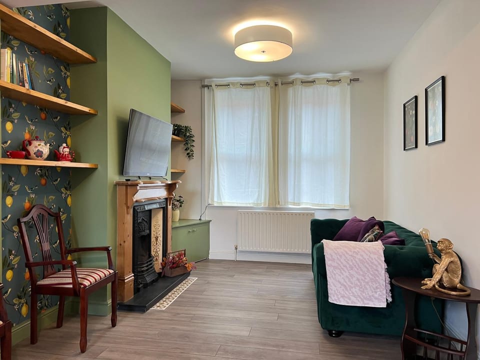 Living room, Photo of the whole room
