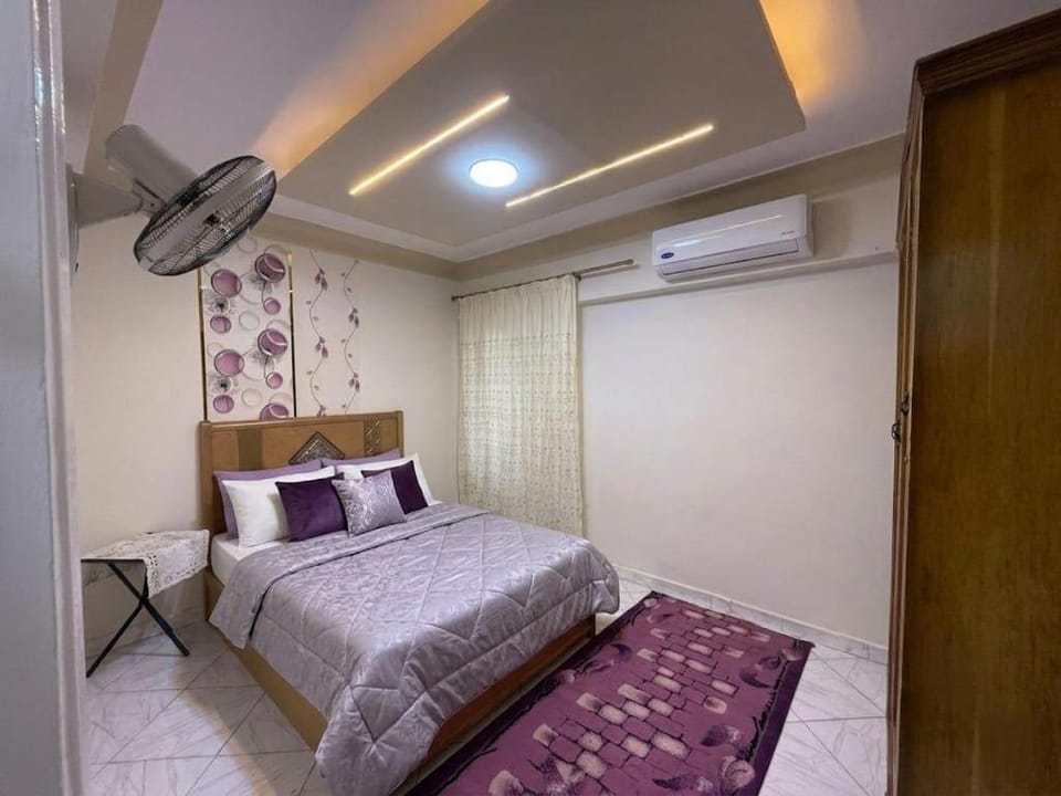 Bed, Bedroom, wardrobe, air conditioner