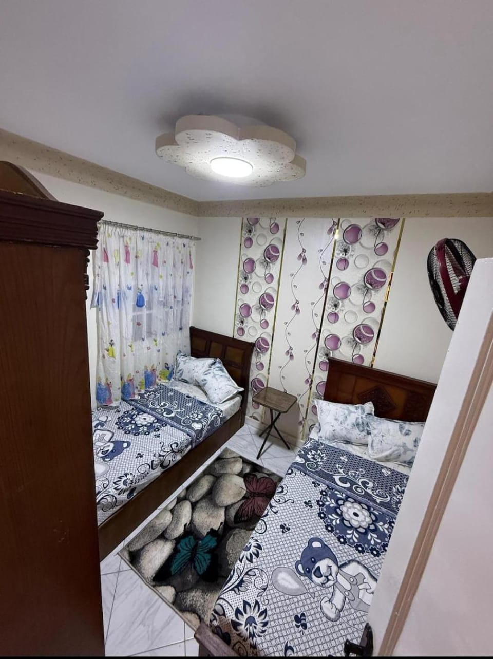 Bed, Bedroom, towels, wardrobe