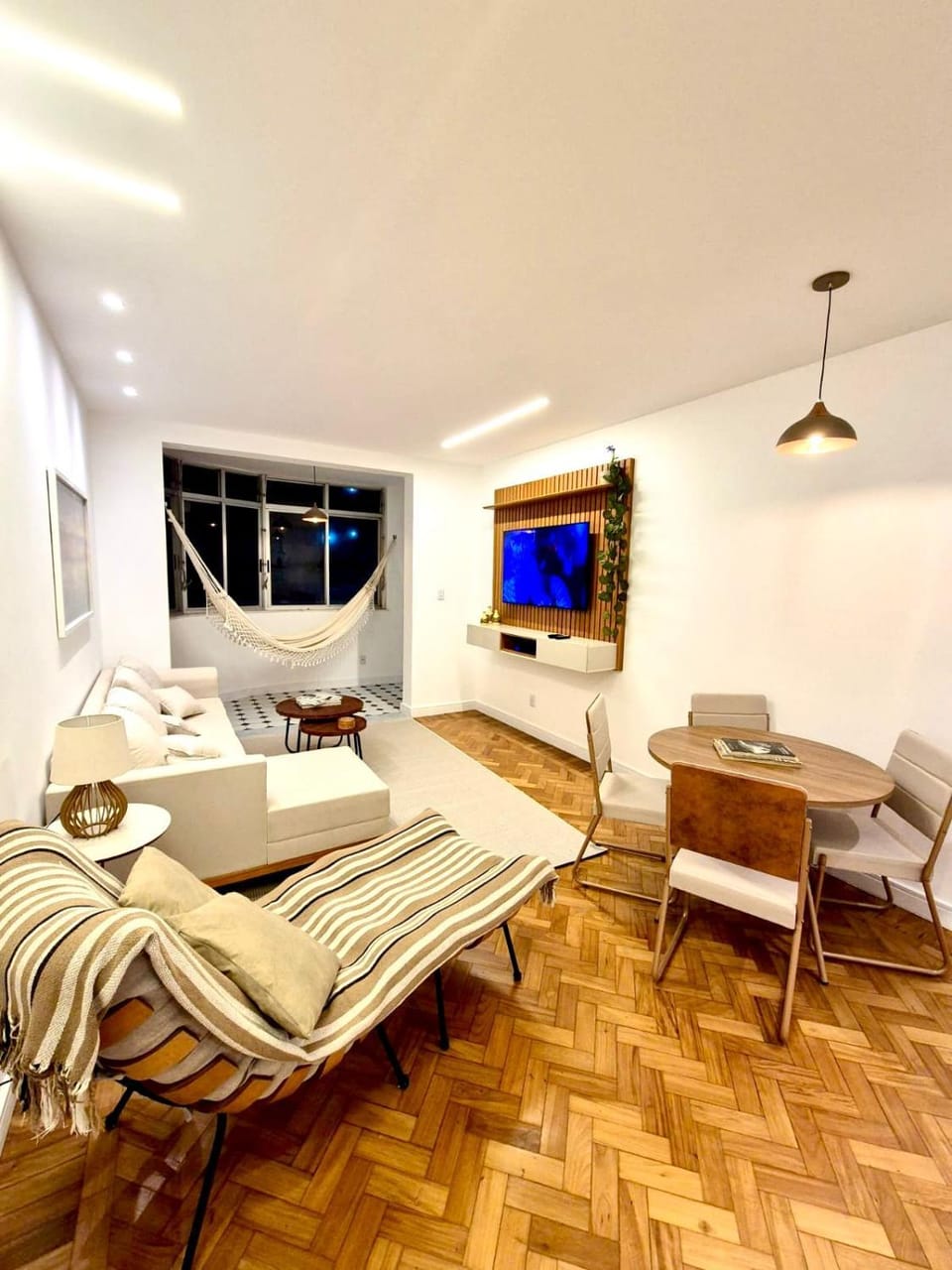 TV and multimedia, Living room, Seating area