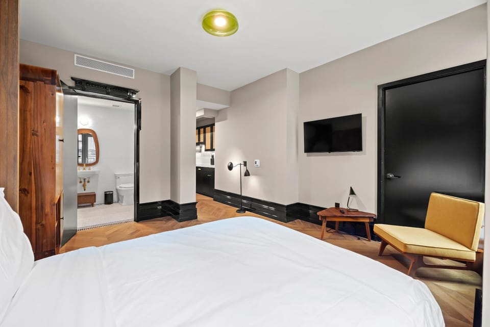 Bed, Living room, Seating area, Bedroom