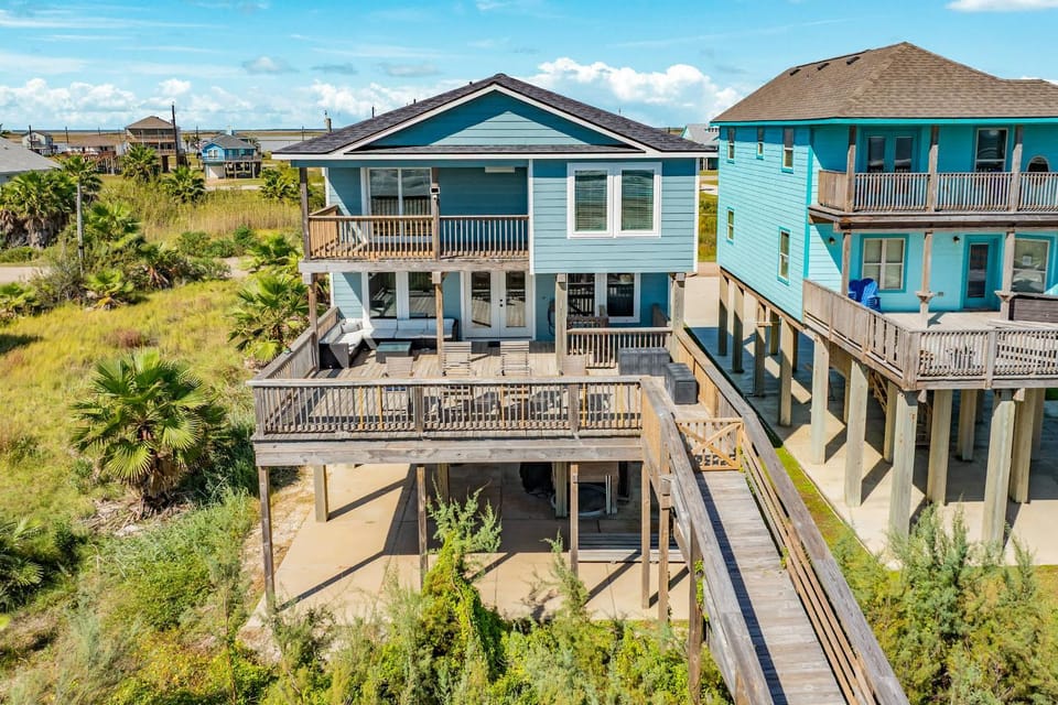 Blue Waves - Beachside Calm, Gulf Views for Miles House in Brazoria County