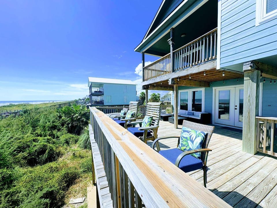 Blue Waves - Beachside Calm, Gulf Views for Miles House in Brazoria County
