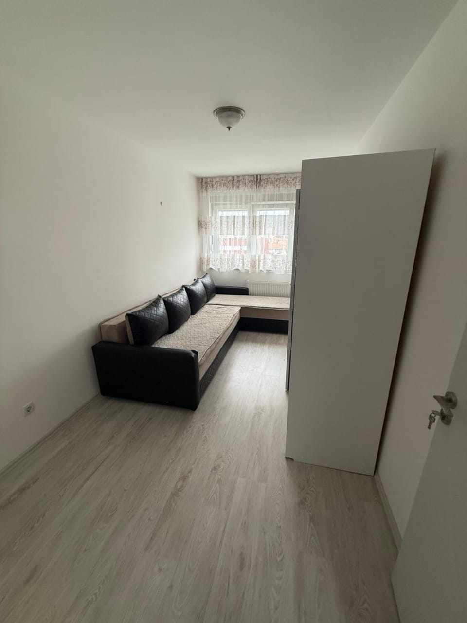 Banes me qira Apartment in Europe